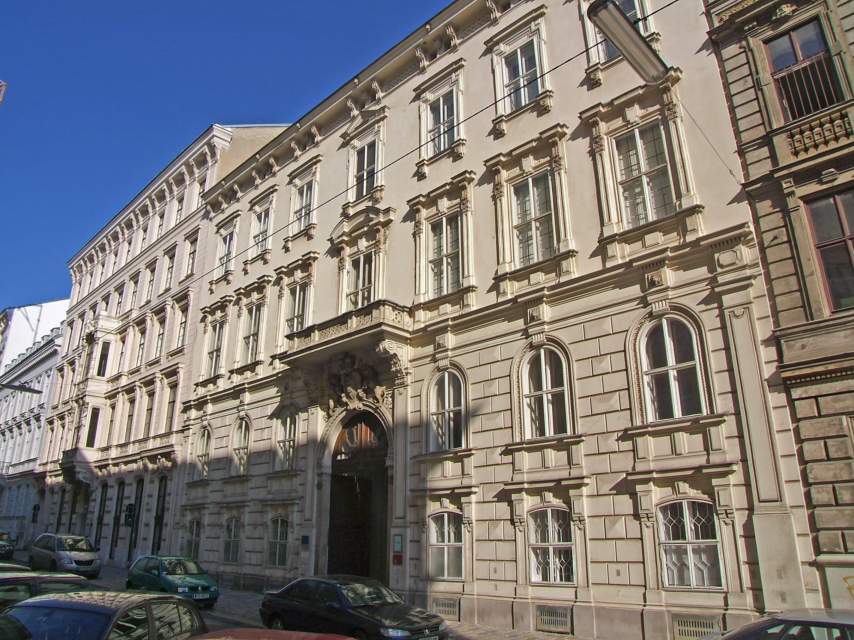 Fassade des Palais Khevenhüller-Metsch in der Türkenstraße 19